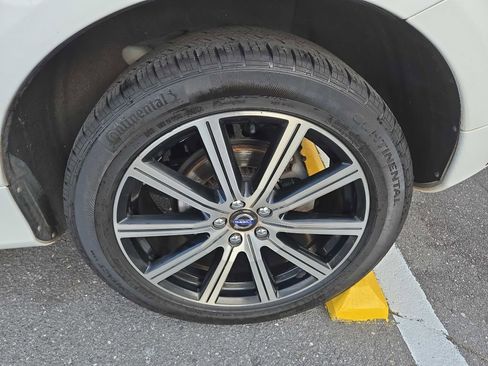 Used 2017 Volvo XC60 T6 Inscription w/ Climate Package image 15