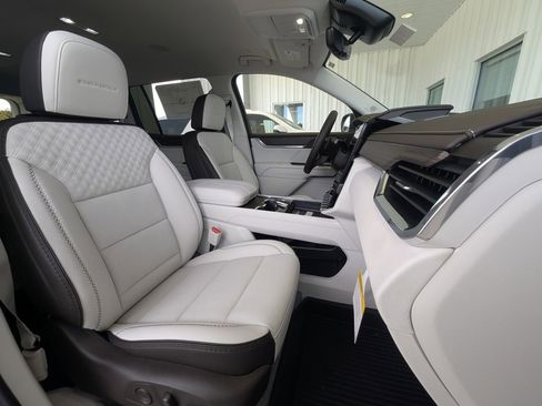 New 2026 GMC Acadia Denali w/ Super Cruise Package image 13