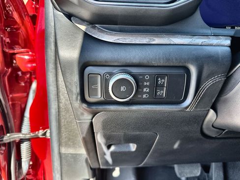 Used 2021 Ford Explorer Platinum w/ Premium Technology Package image 18