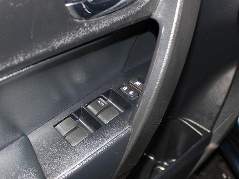 Used 2017 Toyota Corolla SE FWD image 9