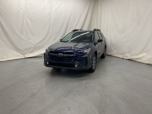 Used 2025 Subaru Outback Premium w/ Popular Package #1A image 2