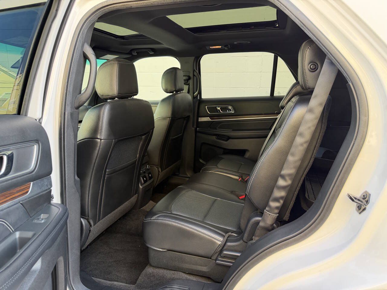 Used 2017 Ford Explorer Limited w/ Equipment Group 301A AWD/4WD image 33