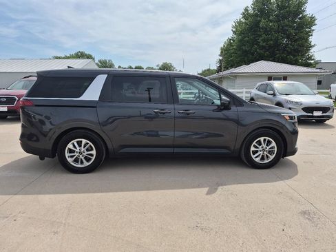 Used 2023 Kia Carnival LX FWD image 5