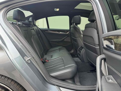 Used 2019 BMW 540i w/ M Sport Package image 9