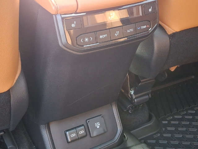Used 2026 Toyota Highlander XLE AWD/4WD image 18