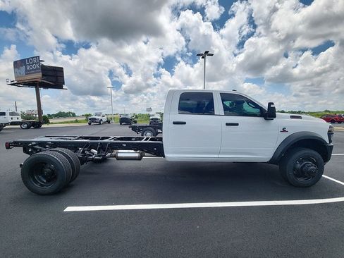New 2026 RAM 5500 Tradesman AWD/4WD image 9