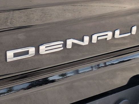 Used 2024 GMC Sierra 2500 Denali image 5
