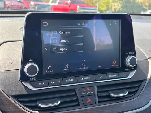 Used 2024 Nissan Altima 2.5 SV FWD image 21