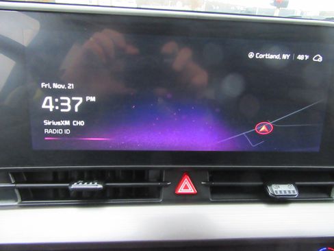 Used 2025 Kia Sportage EX image 32