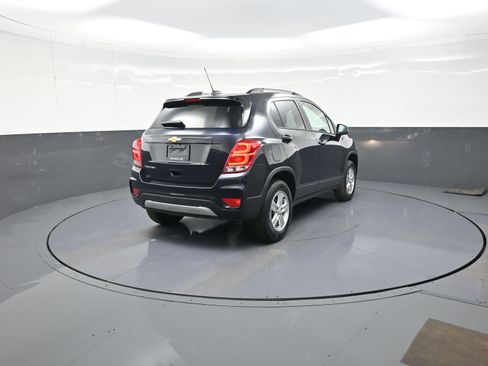 Used 2022 Chevrolet Trax LT w/ LT Convenience Package image 3