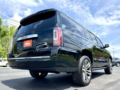 Used 2019 GMC Yukon XL Denali w/ Denali Ultimate Package AWD/4WD image 7