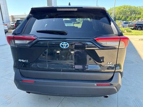 Used 2022 Toyota RAV4 LE AWD/4WD image 6