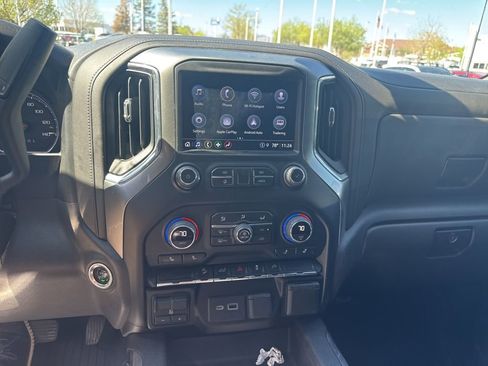 Used 2021 Chevrolet Silverado 1500 LT Trail Boss w/ Convenience Package II image 2