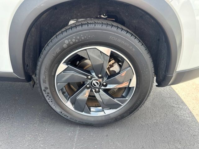 Used 2024 Nissan Rogue SV AWD/4WD image 25