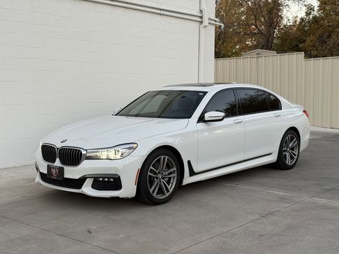 Used 2018 BMW 740i image 3