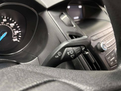 Used 2018 Ford Focus SE w/ SE Appearance Package image 33