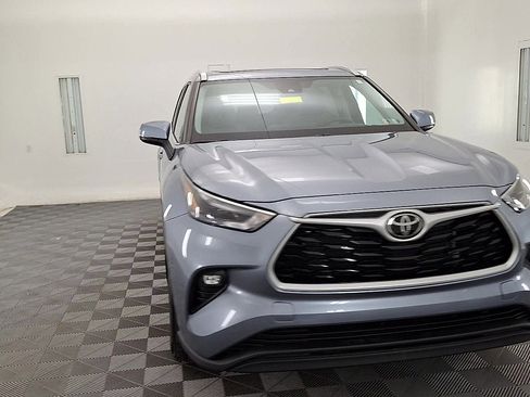 Certified 2023 Toyota Highlander XLE image 7