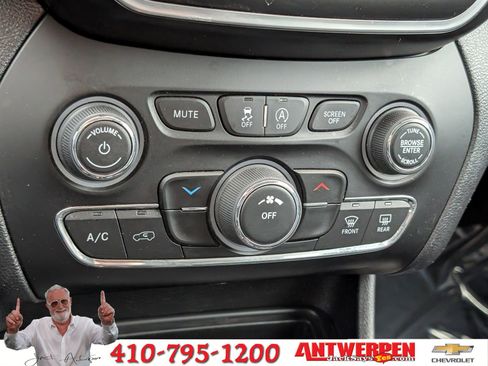Used 2020 Jeep Cherokee Latitude Plus image 25