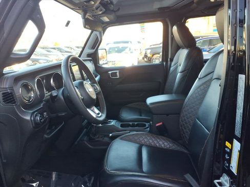 Used 2023 Jeep Gladiator Overland image 15
