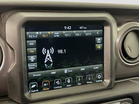 Used 2023 Jeep Wrangler Unlimited w/ Cold Weather Group image 21