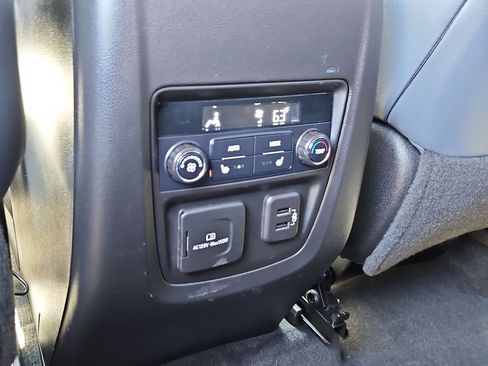 Used 2021 Buick Enclave Premium w/ Sun and Sites Package AWD/4WD image 22