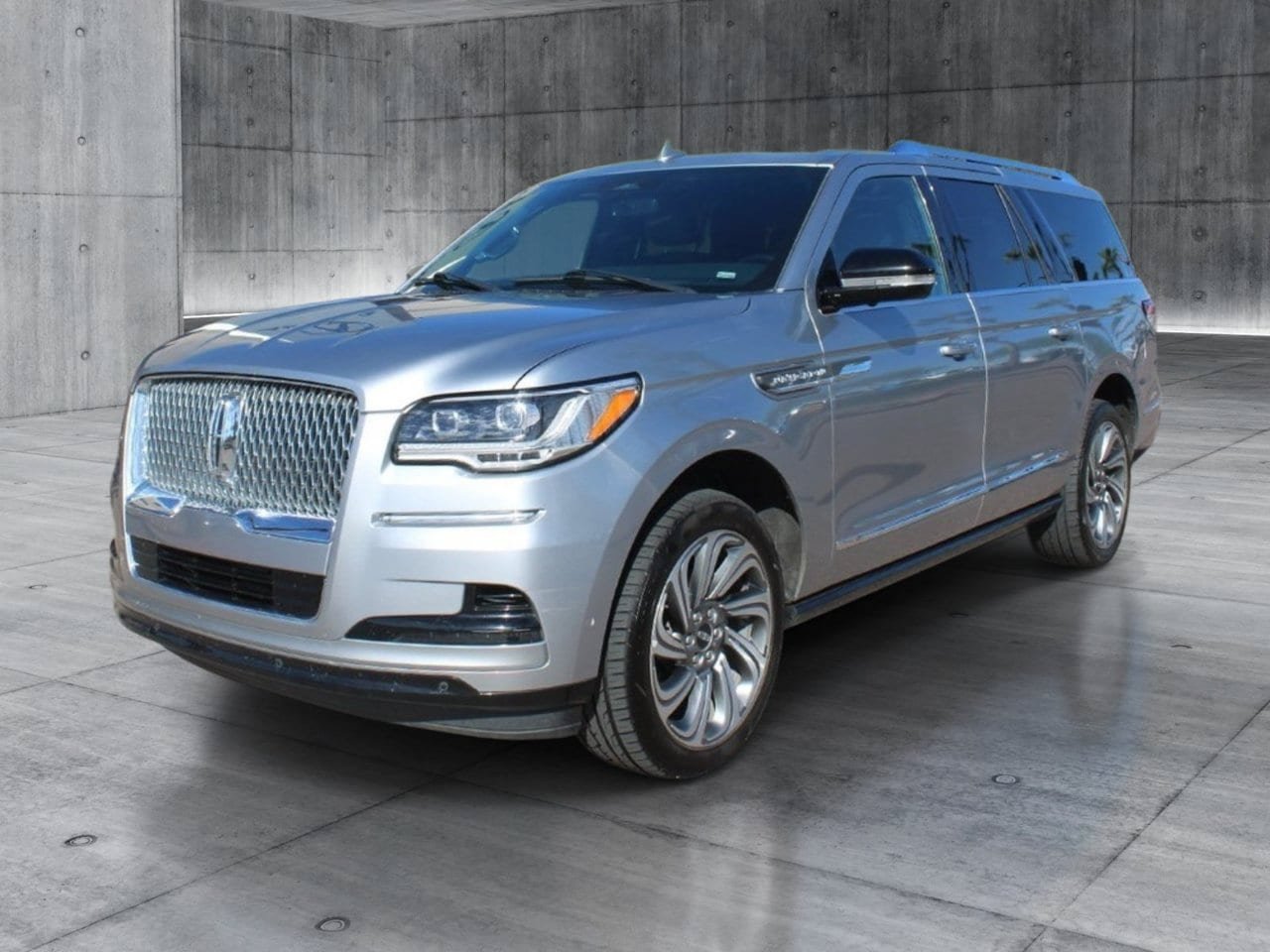 Used 2024 Lincoln Navigator L 4WD image 11