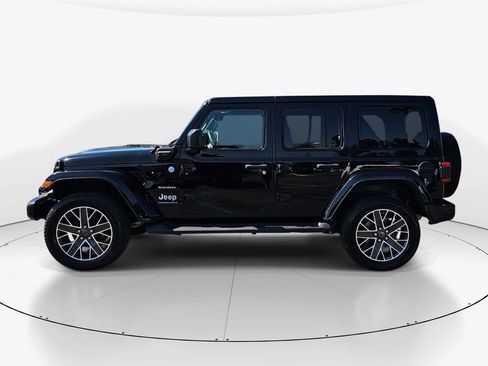Used 2023 Jeep Wrangler Unlimited Sahara w/ Cold Weather Group AWD/4WD image 10
