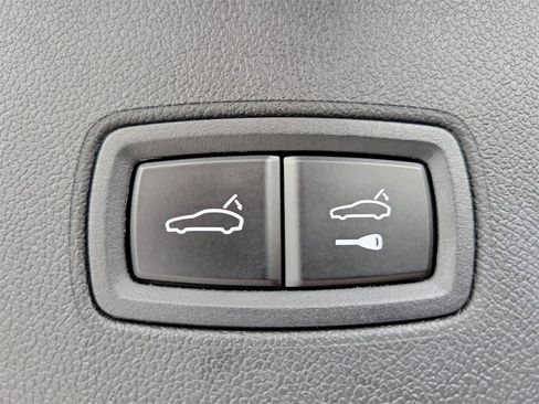 Used 2025 Porsche Cayenne image 18