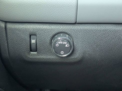 Used 2021 Chevrolet Colorado W/T w/ WT Convenience Package RWD image 24