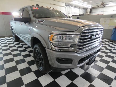 Used 2024 RAM 2500 Limited w/ Safety Group AWD/4WD image 3
