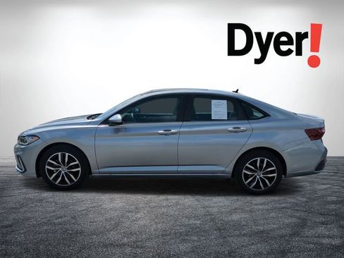 Used 2025 Volkswagen Jetta SE FWD image 7