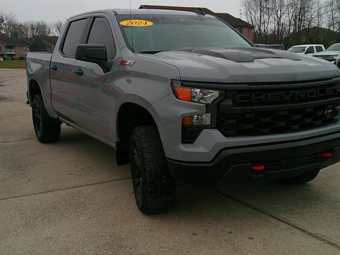 Used 2024 Chevrolet Silverado 1500 Custom Trail Boss AWD/4WD image 1