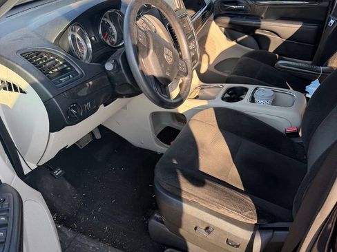 Used 2016 Dodge Grand Caravan SXT FWD image 8