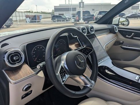 Used 2023 Mercedes-Benz GLC 300 4MATIC w/ Exclusive Trim Package image 10