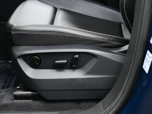 Used 2020 Volkswagen Atlas Cross Sport SE image 11