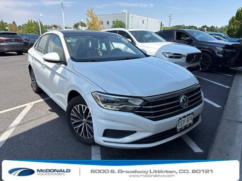 Used 2019 Volkswagen Jetta SE FWD image 2