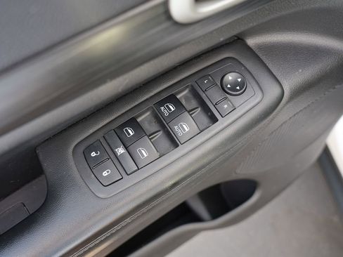 Used 2019 Jeep Grand Cherokee Laredo AWD/4WD image 16
