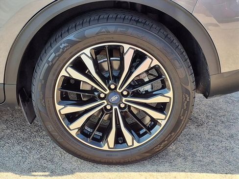 Certified 2022 Ford Escape SE w/ SE Sport Appearance Package image 32