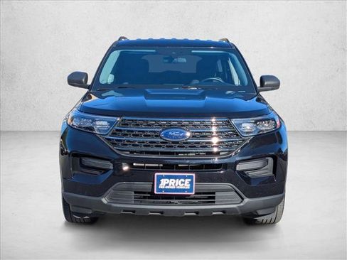 Certified 2022 Ford Explorer XLT image 2