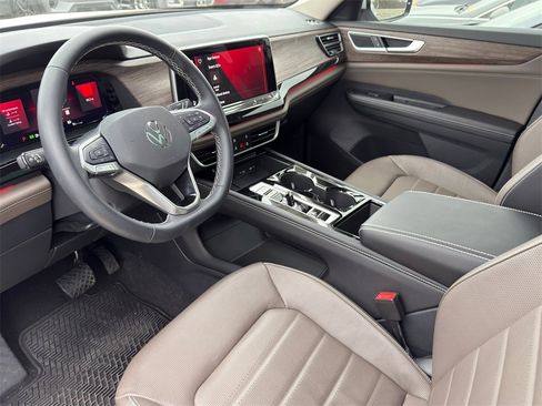 New 2025 Volkswagen Atlas SEL image 10