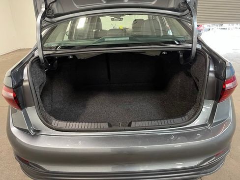 Used 2024 Volkswagen Jetta SE FWD image 16