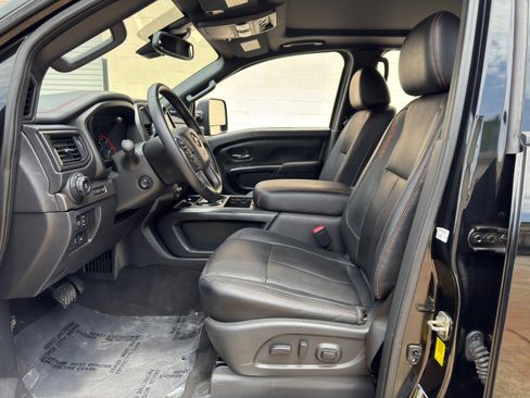 Used 2021 Nissan Titan PRO-4X w/ Pro-4x Convenience Package AWD/4WD image 16