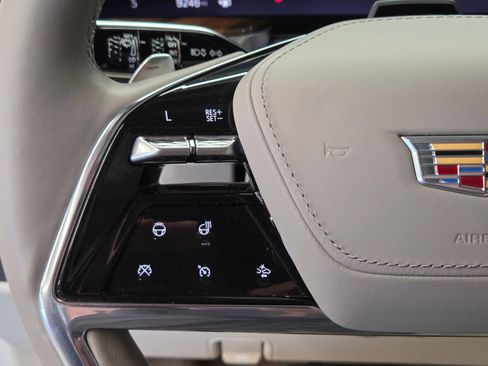 Used 2025 Cadillac Escalade ESV Sport Platinum AWD/4WD image 18
