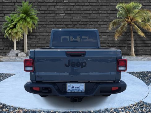 Used 2025 Jeep Gladiator Sport image 5