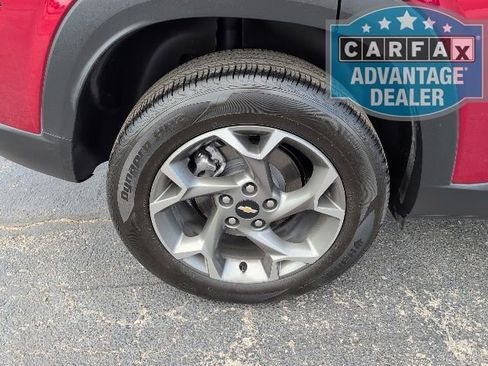 Certified 2025 Chevrolet Trax LT image 3