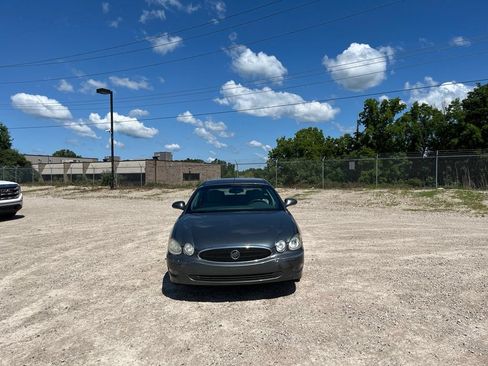 Used 2005 Buick LaCrosse CXL w/ Chrome Appearance Package FWD image 3