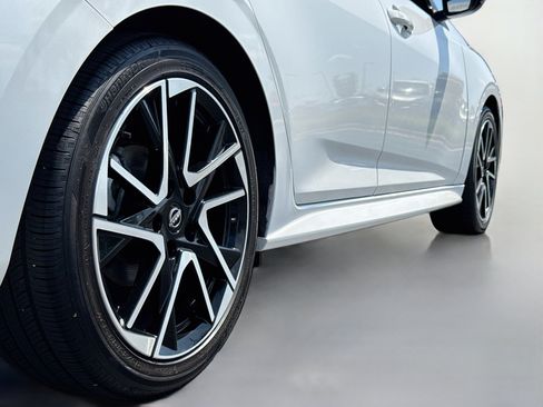 Certified 2025 Nissan Sentra SR FWD image 14