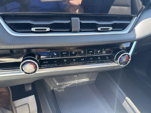 Certified 2025 Chevrolet Equinox LT w/ Convenience Package II FWD image 28