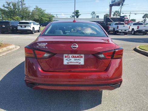 Used 2025 Nissan Altima 2.5 SV FWD image 4