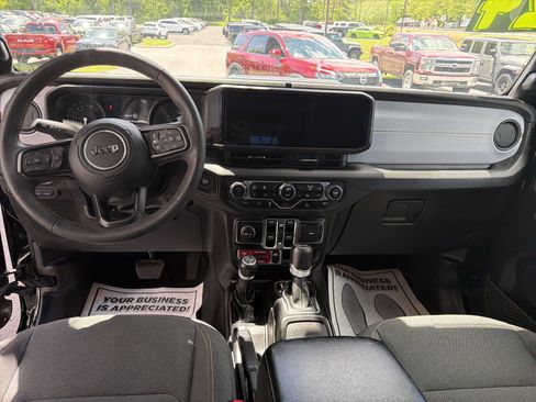 Used 2024 Jeep Wrangler Unlimited AWD/4WD image 14